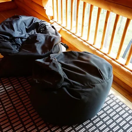 Semesterbostad Kettu Holl *