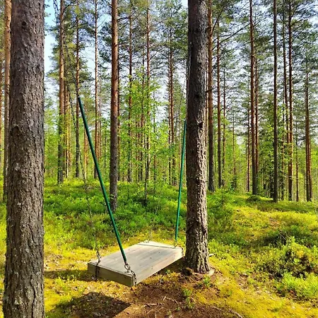 Semesterbostad Kettu Holl *